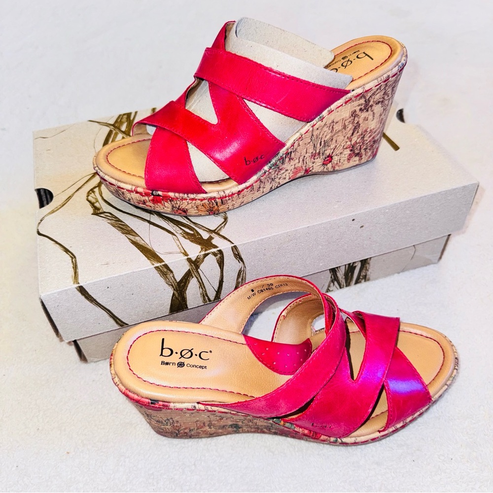 B.O.C. Born Concept womens size 8 high heel wedge sandal strawberry color